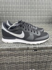 V RARE NIKE INTERNATIONALIST