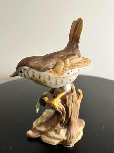 Vintage figurine wren bird - figurine,