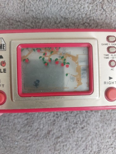 Vintage game time apple - &,