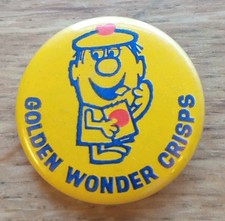 Nice Vintage Yellow Golden Wonder Crisps Retro Pin Badge Advertising Small
