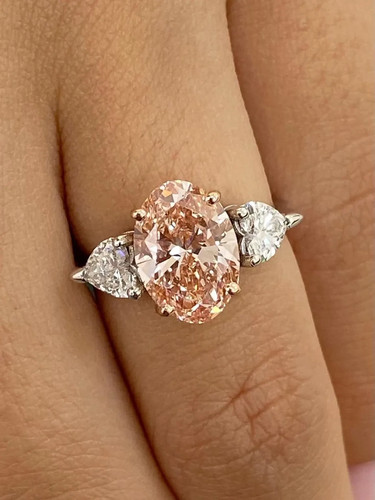 Fancy vivid pink - 3.15, oval