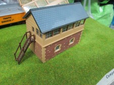 HORNBY SIGNAL BOX WITH STEPS AND GLAZING 00 GAUGE