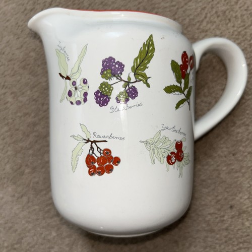 Arthur wood jug - wild, berries