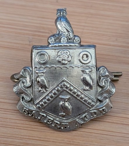 Oldham police collar badge - oldham,