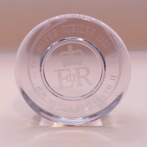 Queen elizabeth crystal - elizabeth, ii