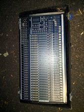 BEHRINGER EURODESK MX3282A 32