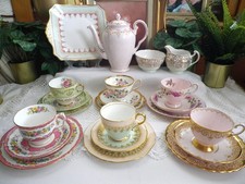 VINTAGE 21 PIECE + TEA POT