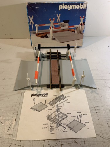 Playmobil train level crossing - train,