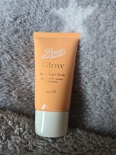 Boots Glow Peach Sugar Scrub