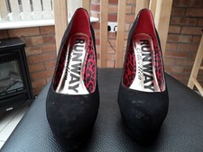  NEXT RUNWAY COLLECTION BLACK