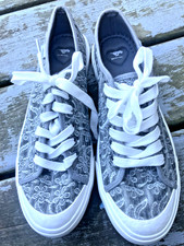 Rocket Dog Gray & White Floral