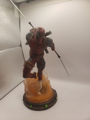 Deadpool statue pvc diorama - deadpool, 9"