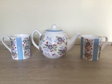THE CARAVAN TRAIL HIPPIE FLORAL SET - TEAPOT & 2 CUPS - QUEENS - NEW CONDITION