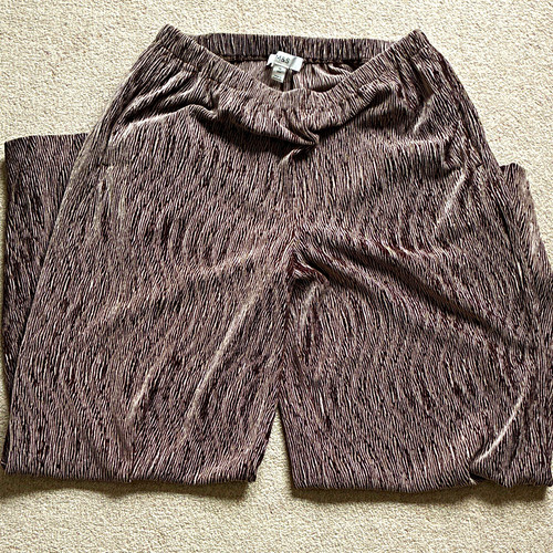 Brown crinkle pull - pull, on