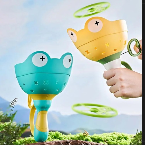 Flying saucer disc - flying,