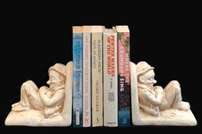 PAIR OF NOVELTY LAZY MAN BOOKENDS CREAM COLOUR 13.5cm