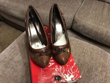 Ladies Karsceva Brown Round