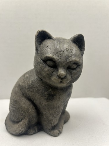 Small garden stone cat - small, sitting