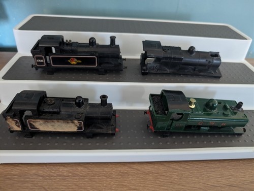 Triang guage train body - 4, 00