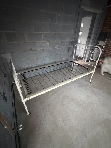 Antique 1920s iron - single, bed