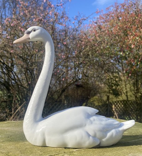 Lladro figurine graceful - graceful, swan