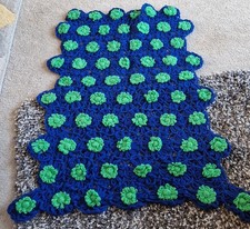 VTG Navy & Green Crocheted Blanket Flower Design 25" X 20" Pretty Doll/Baby
