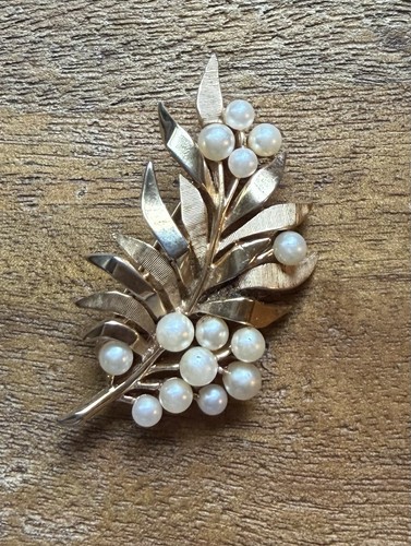 Vintage crown trifari - trifari, gold