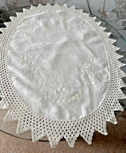 Victorian white cotton oval - white,