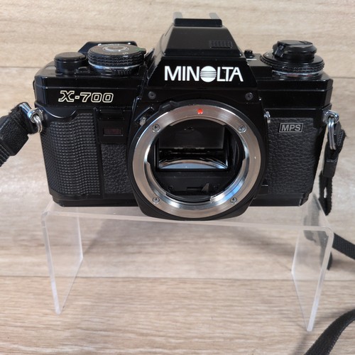 Minolta 700 35mm slr - x-700,
