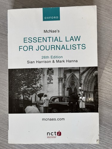 Paperback book essential law - -,