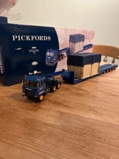 Brand new inbox CORGI Pickfords crusader king trailer & load