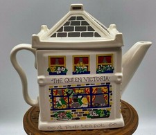 Vintage Wade Teapot THE QUEEN