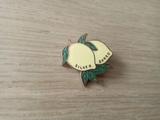 VINTAGE  1" ENAMEL FATTORINI SILVER SHRED LEMON MARMALADE  PIN BADGE