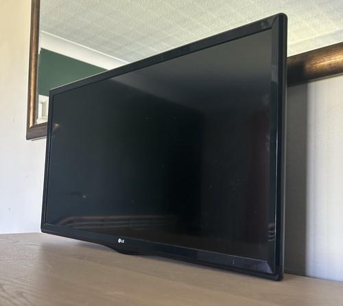 Smart tv with wall - lg,