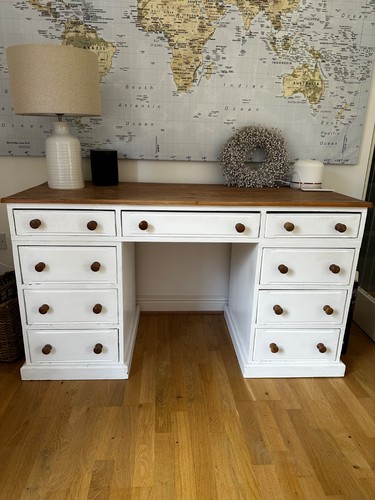 Beautiful solid pine desk - , /