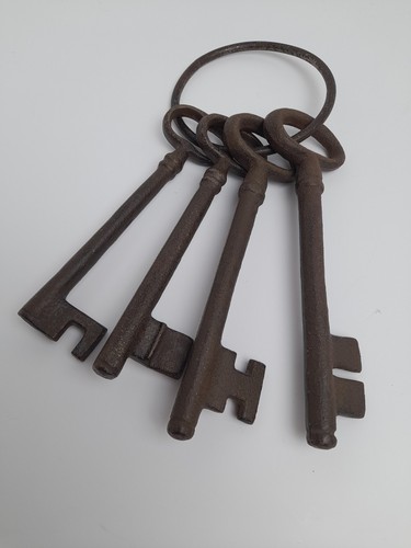 Vintage old skeleton keys - skeleton,