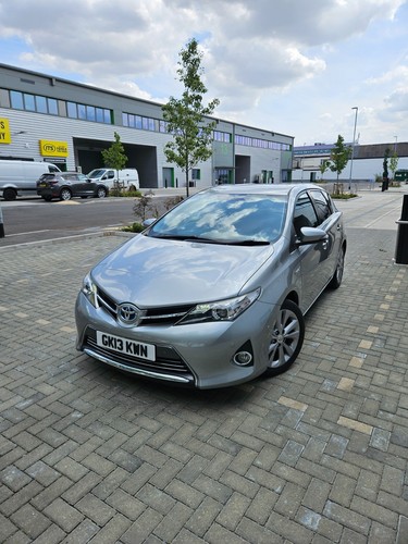 2013 toyota auris hybrid - toyota,