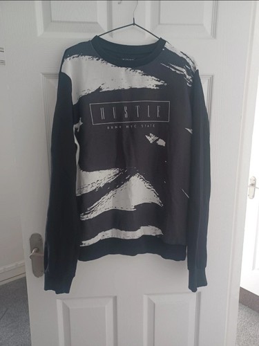 Man black junper twisted - junper,