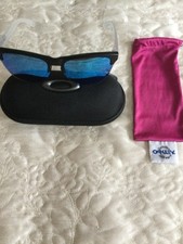 Oakley Unisex Blue Tint Sunglasses With Black Frame With  Clear Arms.