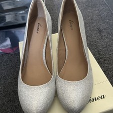 LINEA SIZE 7/40 SILVER GLITTER COURT SHOES