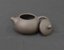 Yixing Zisha Purple Clay Teapot – Classic Round Shape 