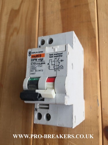 Merlin gerin 10a - 230v, 2