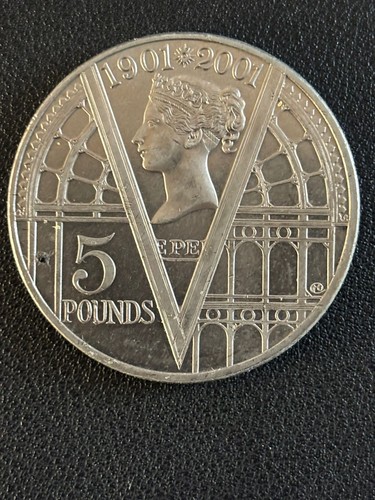 2001 coin queen victoria - £5,