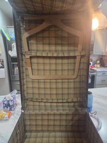 Title rare vtg1946 wardrobe - title:,