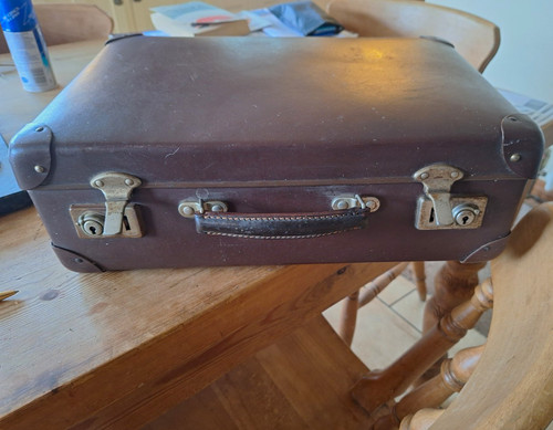 Vintage globe trotter brown - vintage, globe-trotter