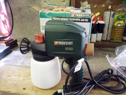 Fence spray gun