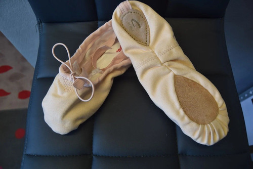 Pink canvas capezio split sole - pink,