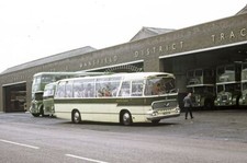 PHOTO Mansfield & District Bedford VAM 26 TRB583F at garage  in 1973