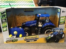 Maisto 1:16 New Holland T8.320 Radio Controlled Tractor.