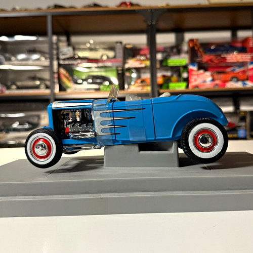 Road signature 1932 ford - road,